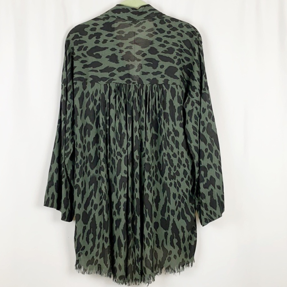 UMGEE Animal Print V-Neck Collar Tunic--Only Small  Left - Picture 7 of 11